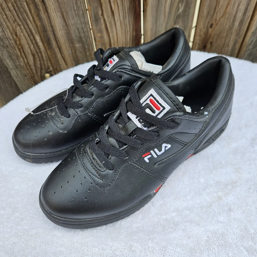 Fila Big Kids  Black and Red Sneakers  Size 5 - Picture 13 of 16